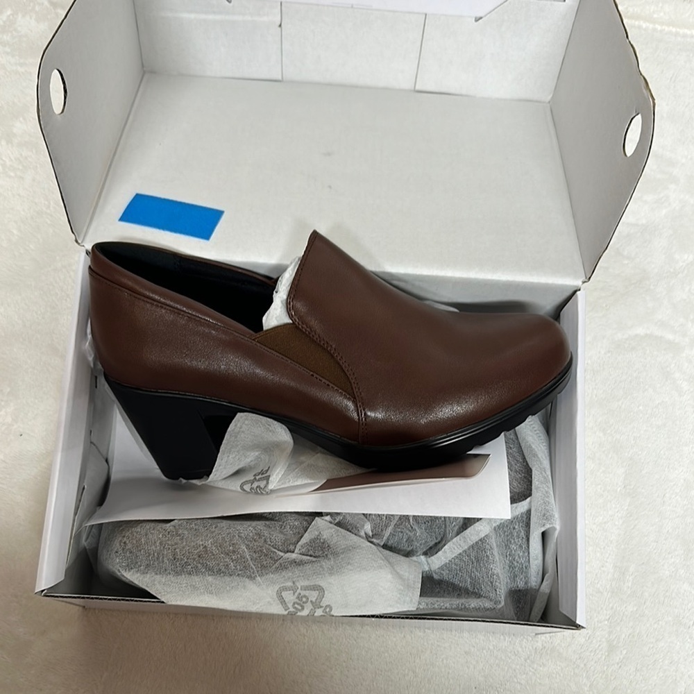 Dream Pairs Brown Heeled Shoes